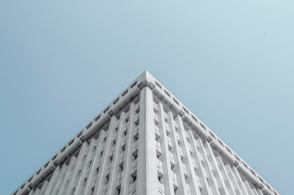 利雅得胜利全队祝贺马内夺非洲杯，C罗亲自给他切蛋糕