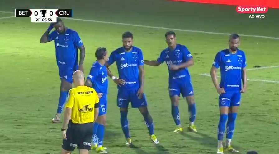 篮球数据库-人有三急！克鲁塞罗门将比赛时申请上厕所，导致比赛暂停近4分钟